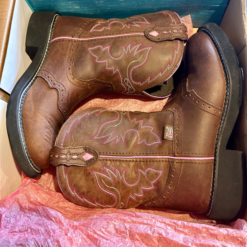 Justin Gypsy Collection Round Toe Western Boot New in Box Size 9.5